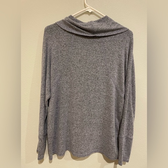 Women’s Green Envelope lavender/gray heather Cowl Neck shirt. Size S - Picture 4 of 4